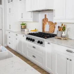 ZLINE Autograph Edition 30 In. Legacy Gas Rangetop With 4 Burners And Porcelain Cooktop In Satin Stainless Steel With Matte Black Accents (RTSZ-30-MB)(Zline Autograph Edition 30 Legacy Gas Rangetop Satin Stainless Steel Matte Black Rtsz 30 Mb) -Induction Cooktop Store zline autograph edition professional satin stainless steel gas rangetop RTSZ 30 MB lifestyle 3